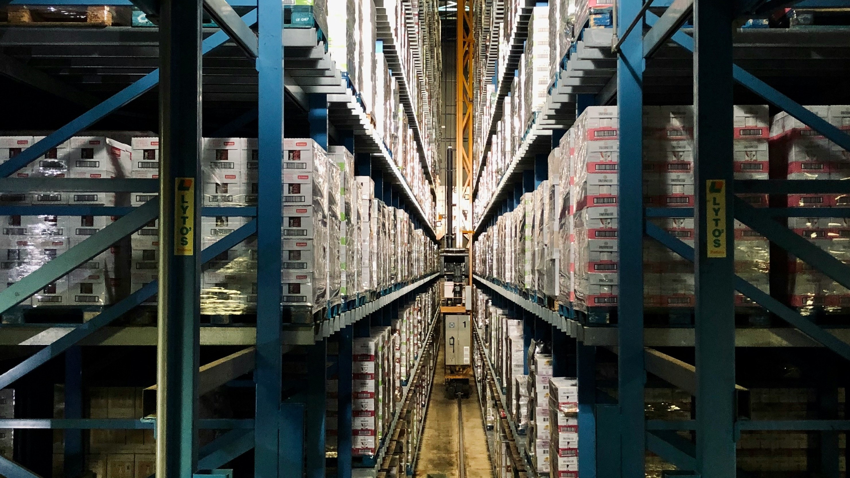 Photo of an automated highbay warehouse