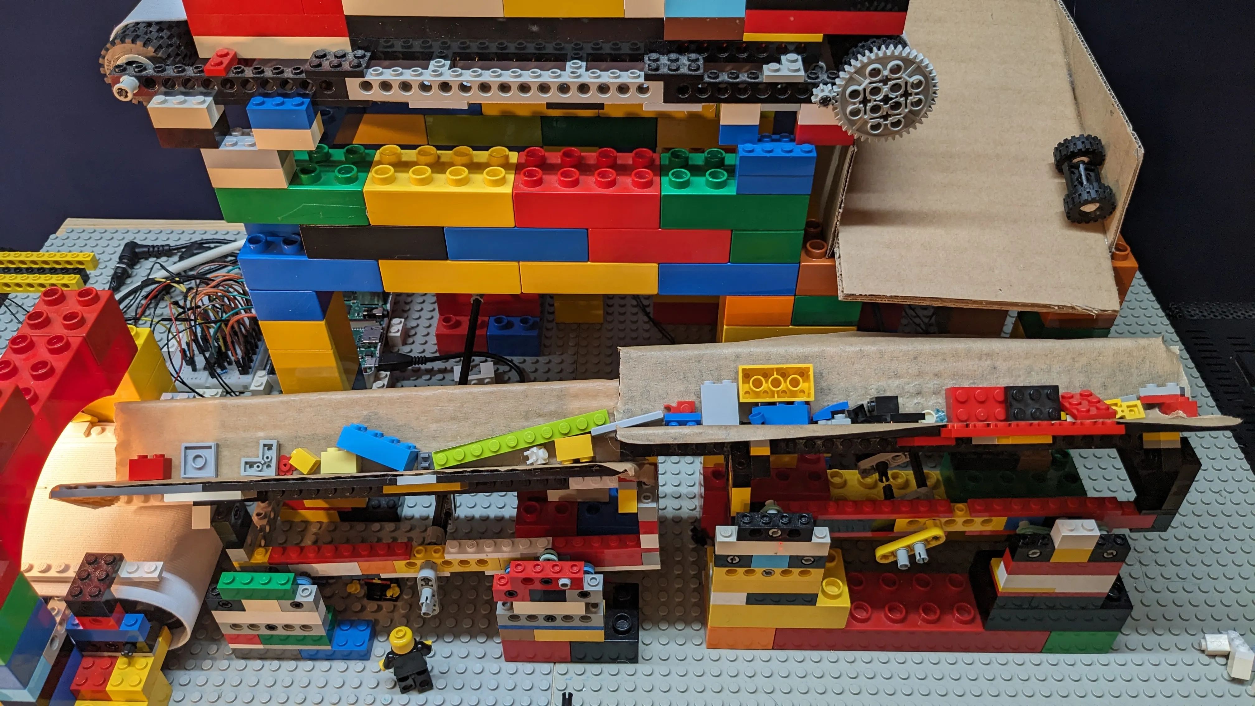 Parts longitudinally close in the v-channel