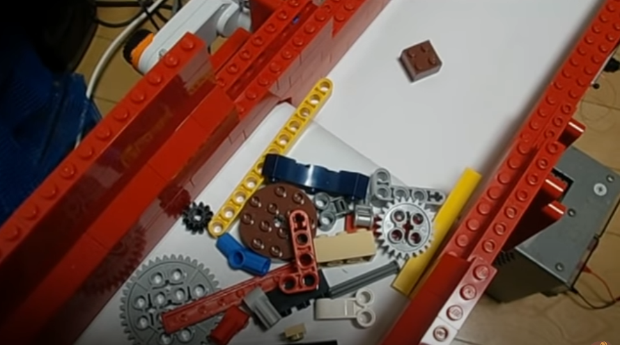 LEGO Mindstorms NXT Vision Guided Brick Sorter