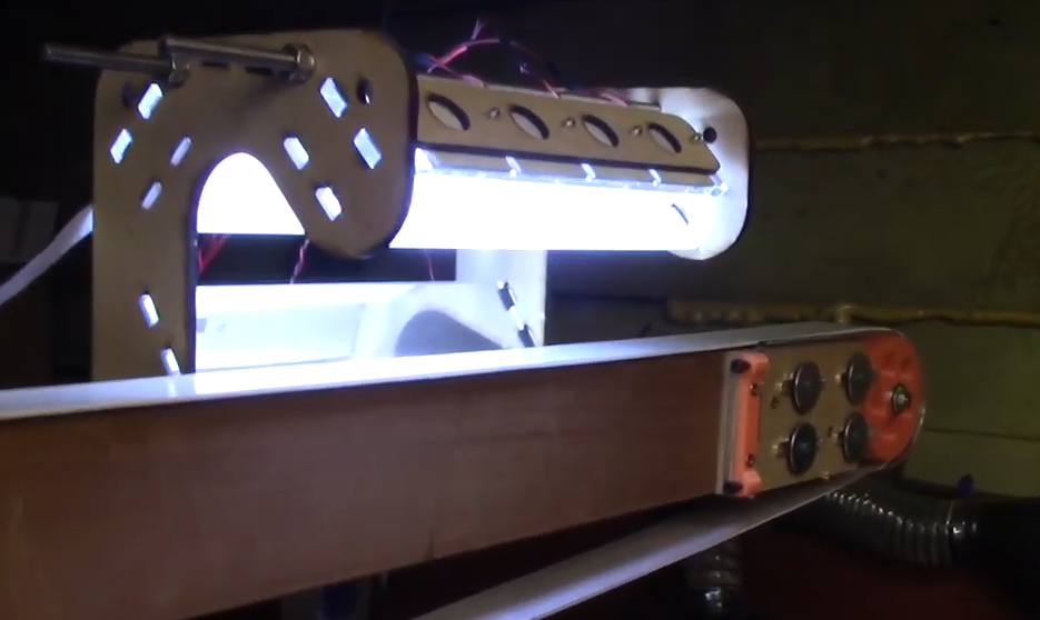 Conveyor belt for LEGO sorting