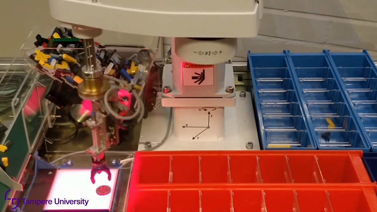 Robotic LEGO sorting robotwith machine learning